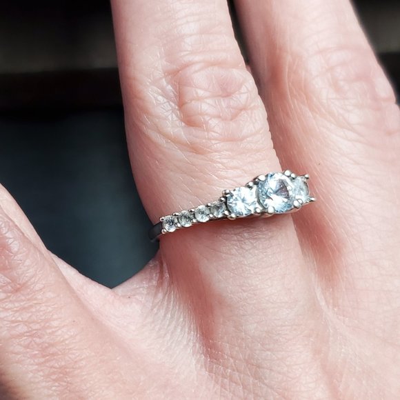 Size 7 Sterling Silver White Sapphire Tiered Gemstone Band Ring - Picture 4 of 8